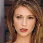 «It’s a crime to look so hot at 50!» This is how Alyssa Milano looks and lives years after «Charmed»