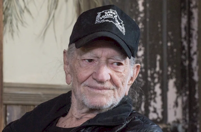 WILLIE NELSON CONFIRMS THE REASON HE’S STILL TOURING AT 90 YEARS OLD