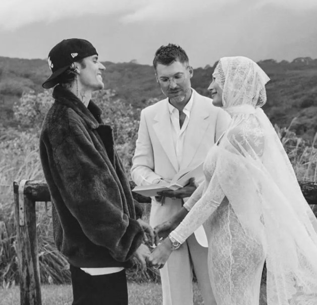 Justin and Hailey renew their vows in Hawaii, with Hailey wearing a dress reminiscent of their 2019 wedding. Image Credits: Instagram 