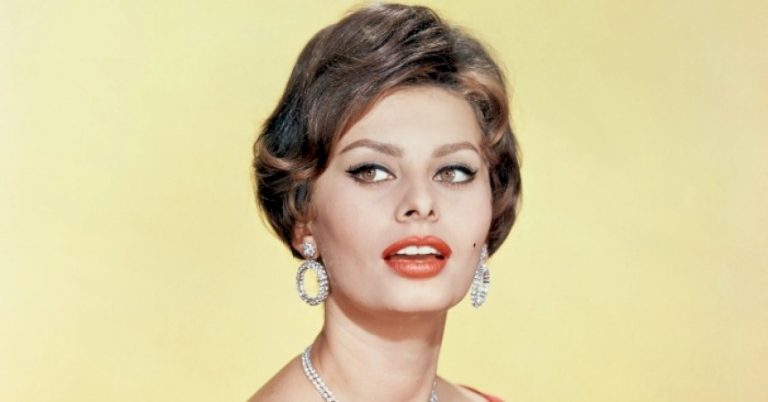«With a cane, barely moving!» The latest outing of Sophia Loren left everyone speechless