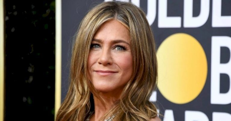 «She was very critical of me!» Jennifer Aniston details on her traumatic childhood and «sick» relationship with her mother