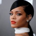 «Find her a new stylist!» The latest public outing of Rihanna leaves a lot to be desired