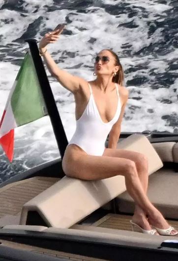Jennifer Lopez vacations in Italy without Ben Affleck, who stays home with his children. Image Credits: Backgird