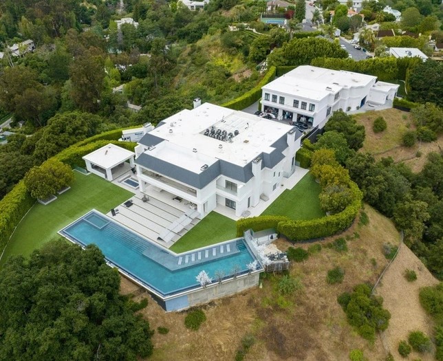 Jennifer Lopez and Ben Affleck are selling their $60 million home amid divorce rumors. Image Credit: Getty
