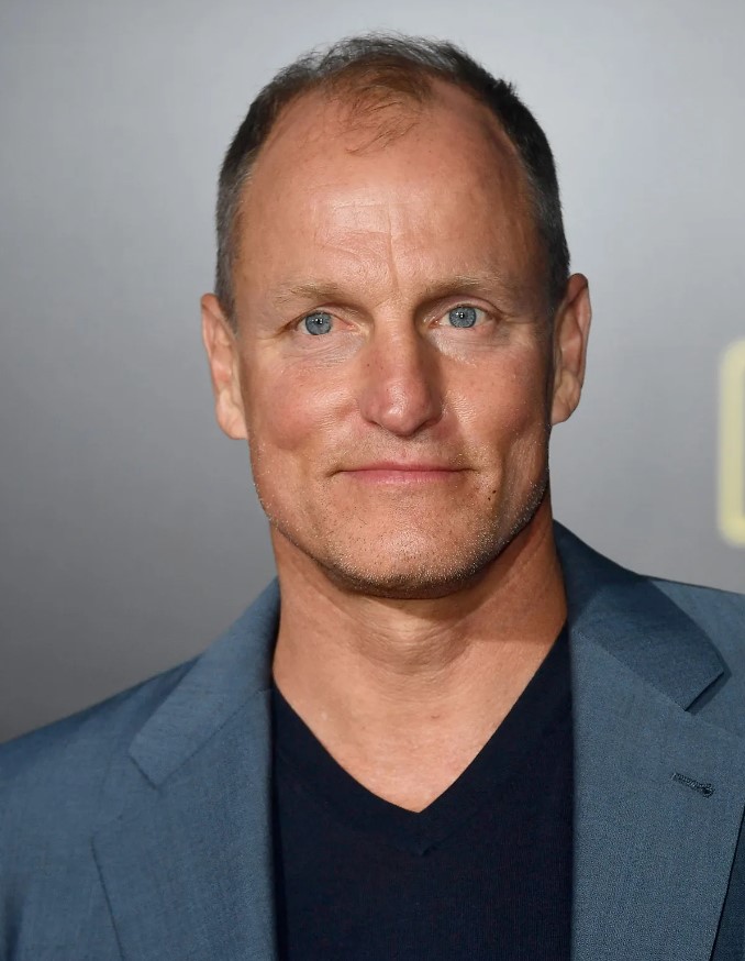 People were surprised to learn Woody Harrelson has lived without a phone for 3 years. Image Credit: Getty
