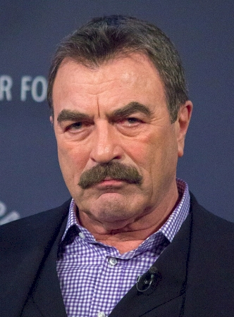 Tom Selleck is having difficulty walking without help and needs to lose some weight. He says these issues are affecting his health.