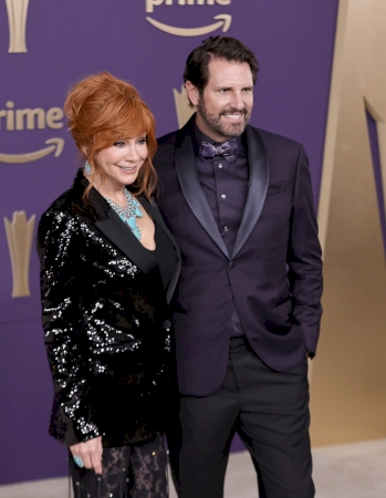 At 69, Reba McEntire wears transparent lace to 2024 ACM Awards, and everyone’s saying the same thing