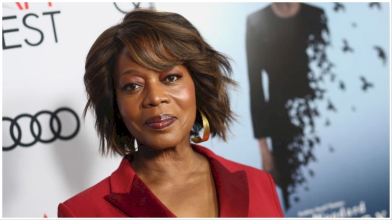 Actress Alfre Woodard surprised fans by revealing that she is married to a white man, which many people didn’t know. This surprising detail about her marriage has caught a lot of attention as fans started to focus on her husband.